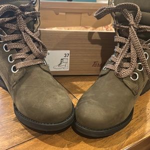 Women’s Tara M Randi Olive Size 6
